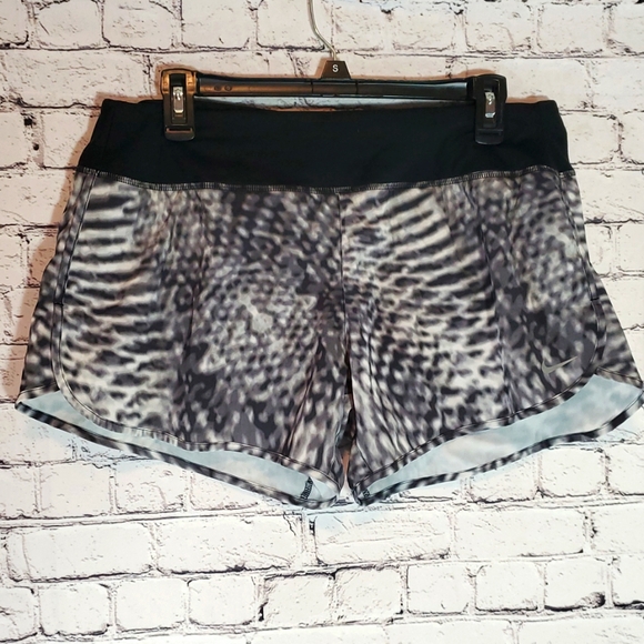 Nike Dri-Fit Women's Black and Gray Patterned Running Shorts Size L - Picture 3 of 7